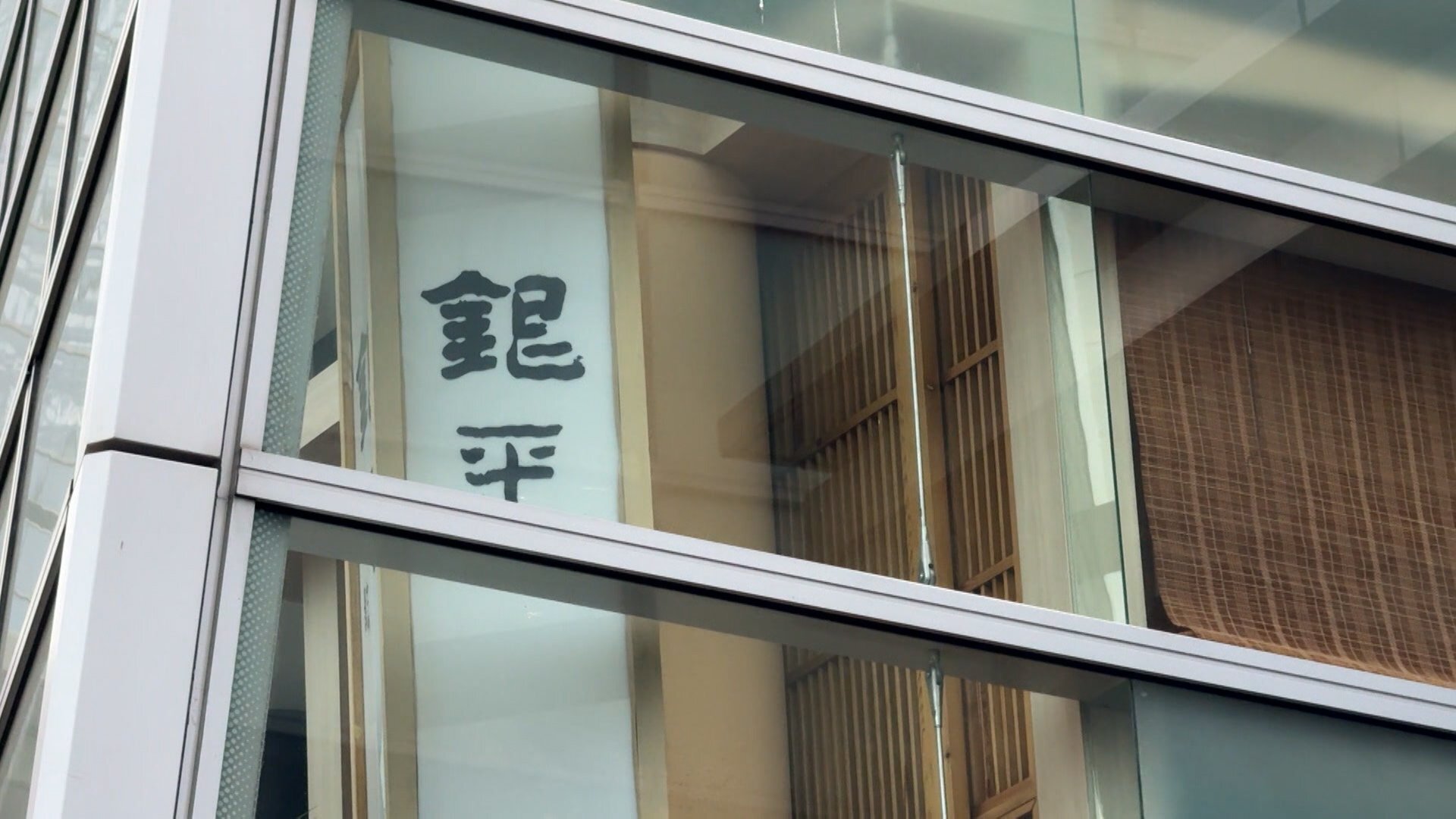 上海のナイフ襲撃事件を伝える報道イメージ