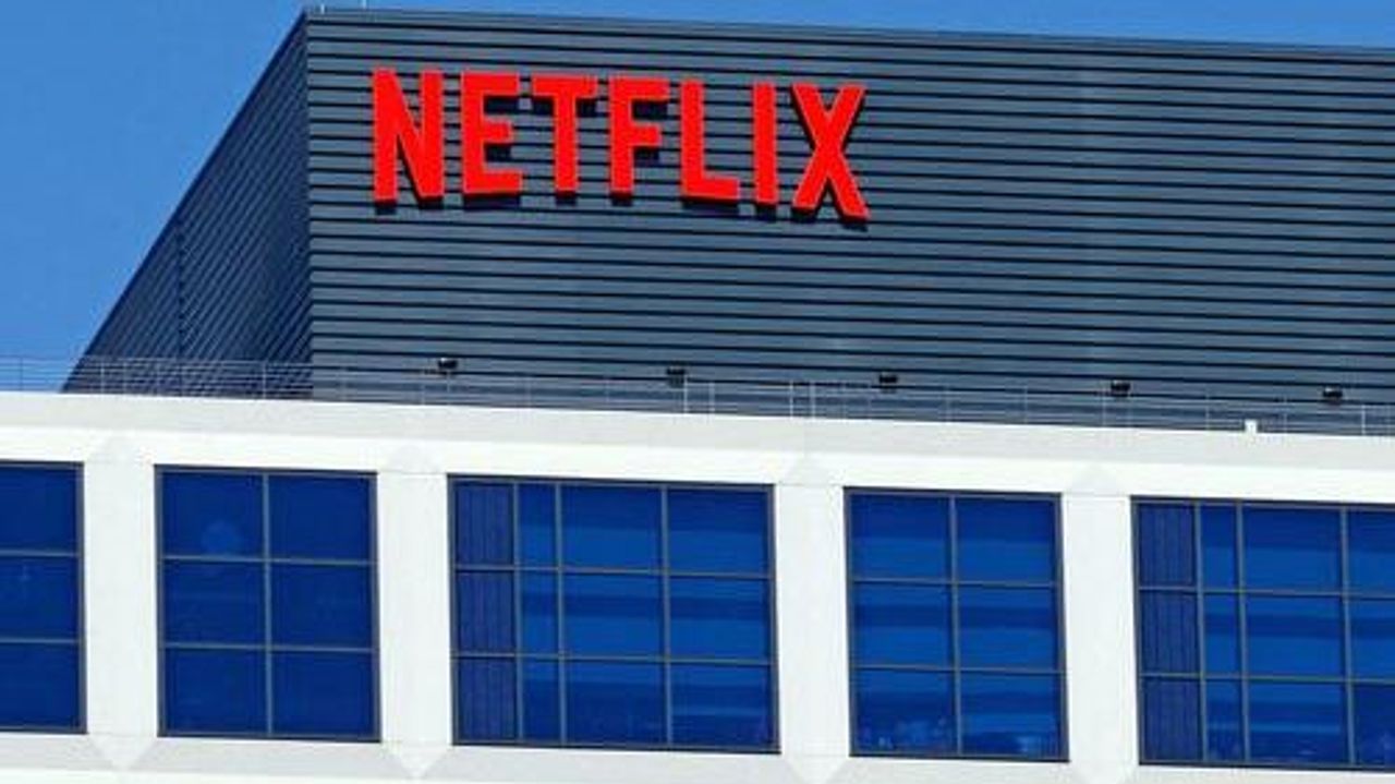 NetflixとNHKのロゴ